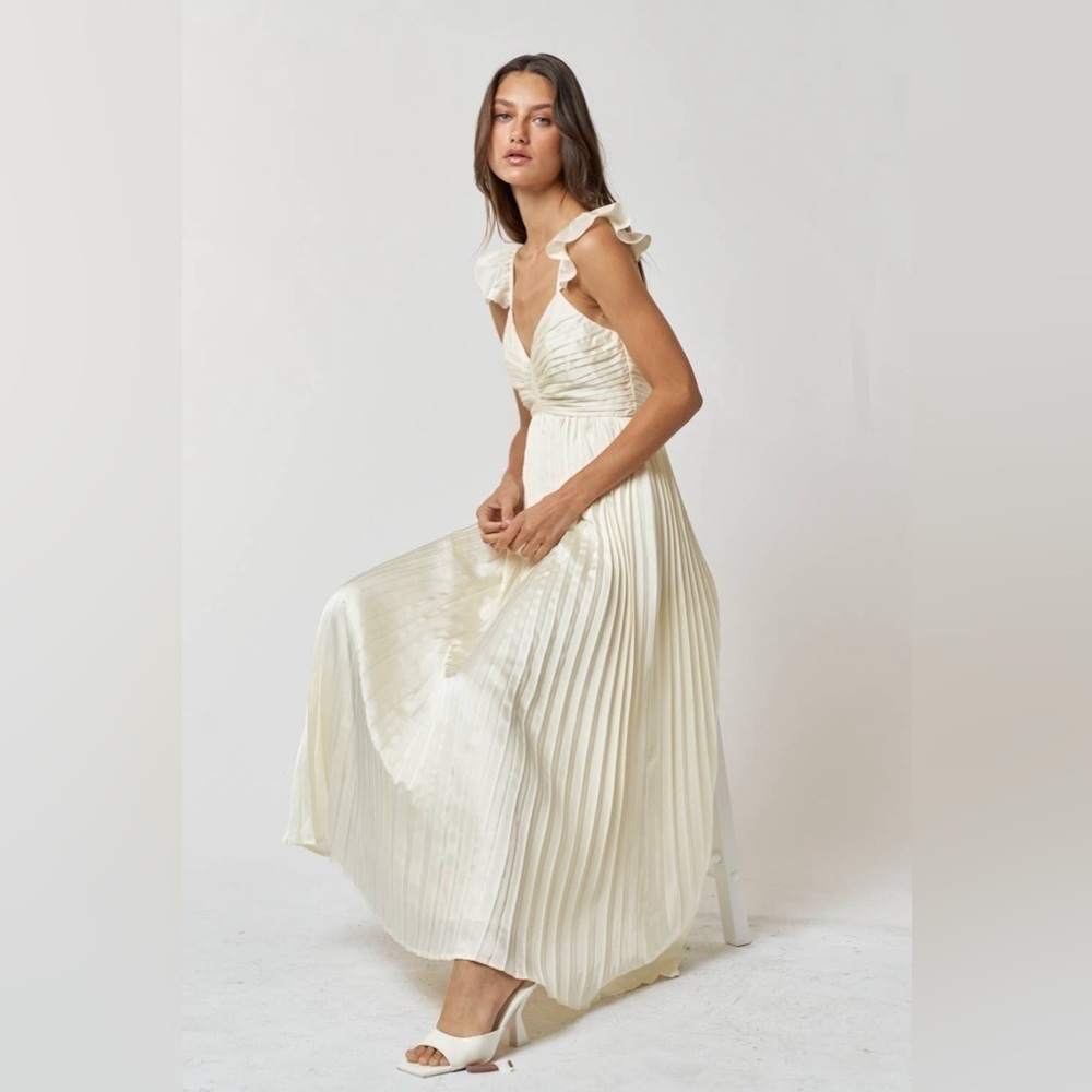 New PRETTY LITTLE SISTER SZ SM Giselle Pleated Satin Maxi Dress